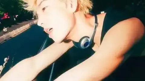 “辟谣：利兹联签约霍伊伦传闻无根据，球员意向续约曼联”