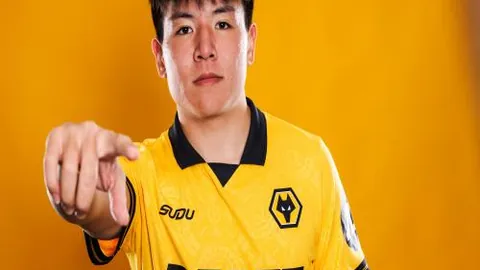 梅西赛后与家人欢聚重逢